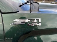 . Engine: 5.3L V8 OHV 16V L/100Km City: 14.9 L/100Km Hwy: 10.7 Safety Equipment Tire Pressure Monito... (image 9)