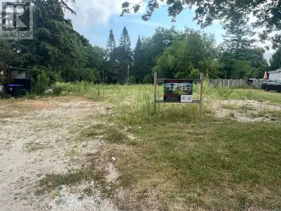 Prime Vacant Land in Downtown Collingwood C1 ZoningUnlock the potential of this rare vacant parcel l...