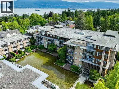 Furnished 750 Sqf Large one bedroom + den unit located in Chancellor Place in UBC. Open concept layo...