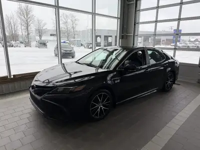 AUCUN DOSSIER DE DOMMAGE Ce Camry est équipé de : Bluetooth, Cruise, PRISE USB, sièges chauffants, A...