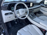 Odometer is 2786 kilometers below market average! Abyss Black Pearl 4D Sport Utility V6 8-Speed Auto... (image 5)