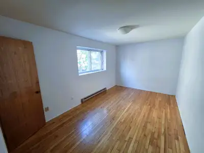 Mois Gratuit-Free Month 5-1/2 Av de Kent, Outremont, View more