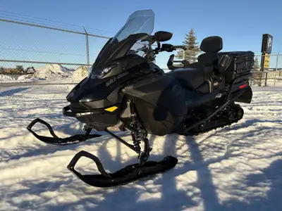 2026 Skidoo Expedition SE 900 ACE 20Wx1.8. Only 147 kms! Like new with warranty till Nov 30/2029.. S...