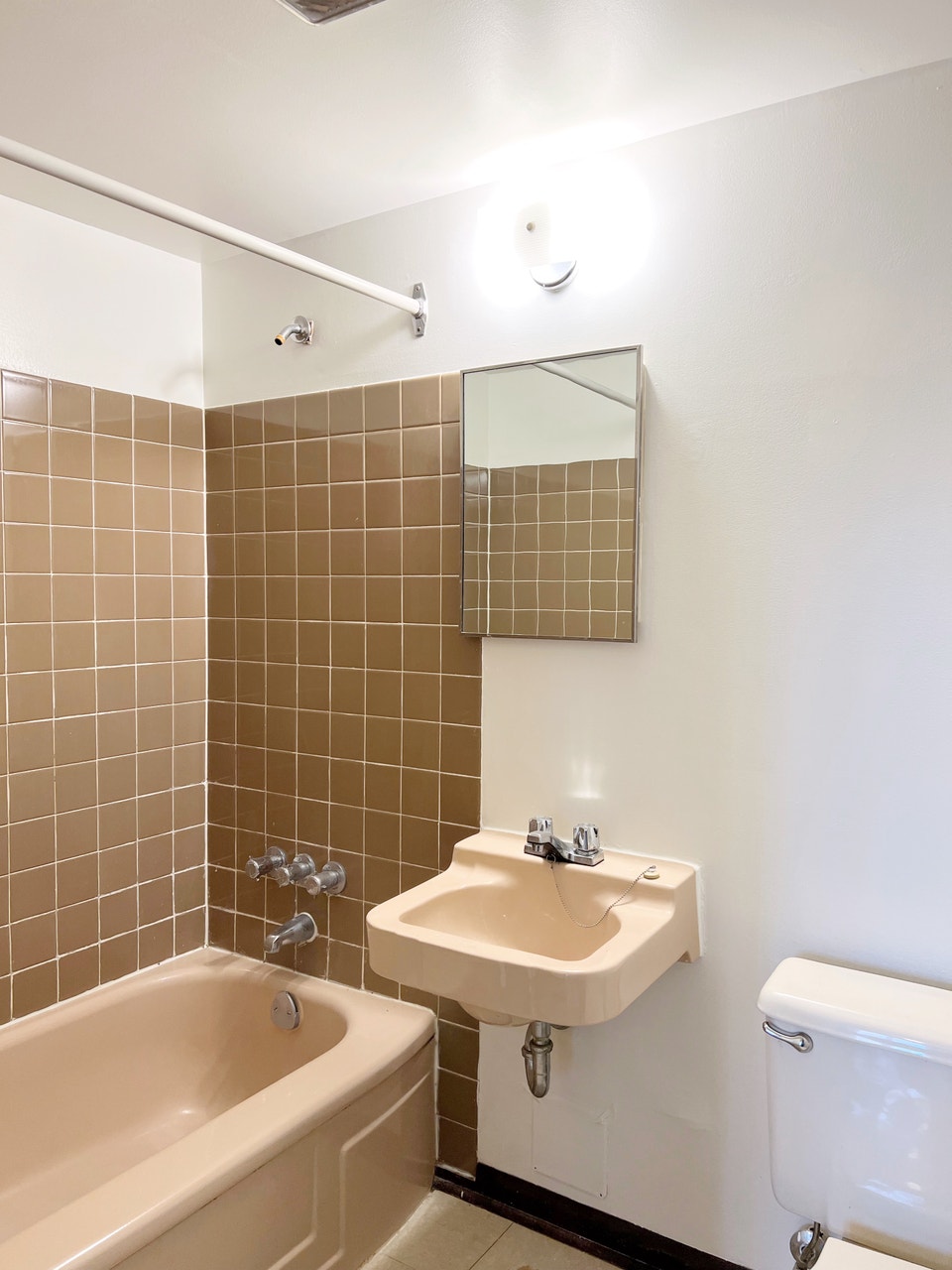 AVAILABLE NOW $1349 2-Bedroom Suite in the Heart of St. Boniface 5