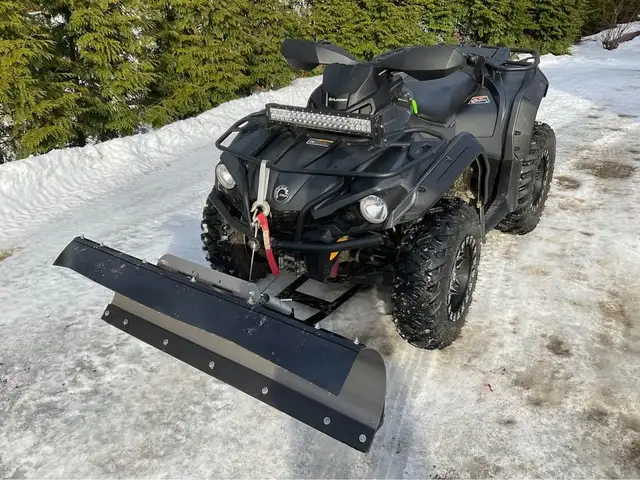 2020 CAN-AM OUTLANDER 570 XT-BLACK! in ATVs in Sudbury - Image 3