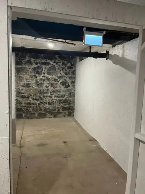 Self Storage - 333 Main St in Storage & Parking for Rent in Saint John - Image 4