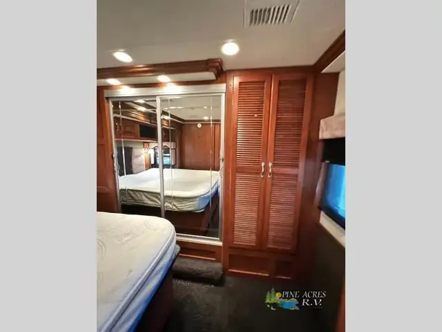 2013 Fleetwood RV Discovery 40X Diesel 057,684 Miles in RVs & Motorhomes in Moncton - Image 47
