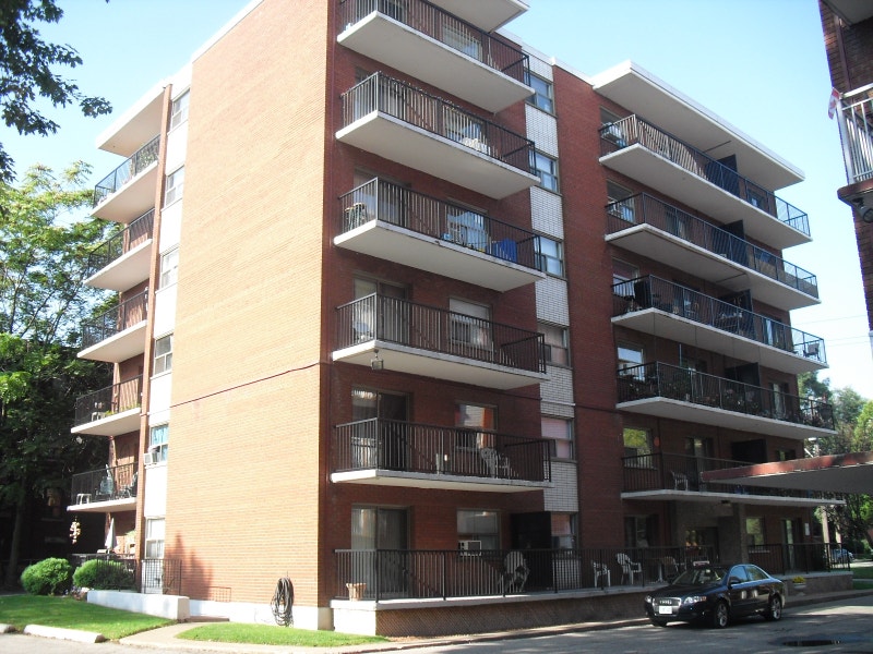 EIWO Canadian Management Ltd. 1 BEDROOM UNIT hydro included! Long