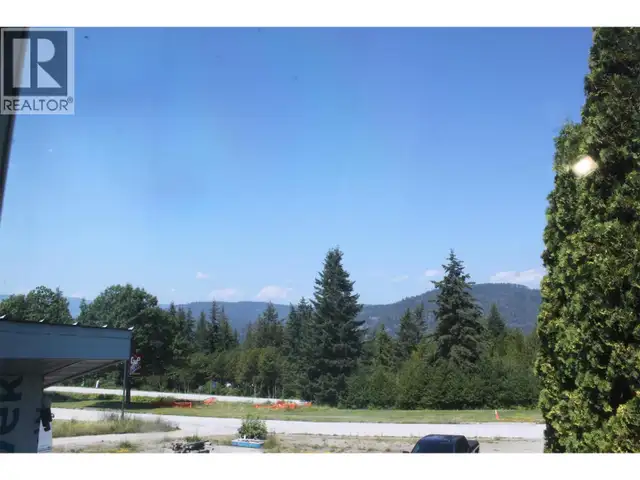 129 Oak Street Fauquier, British Columbia in Houses for Sale in Nelson - Image 3