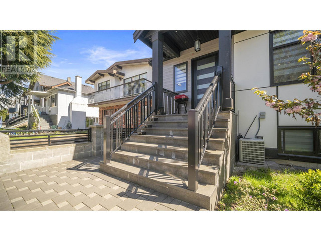 6414 CHESTER STREET Vancouver, British Columbia in Condos for Sale in Vancouver - Image 2