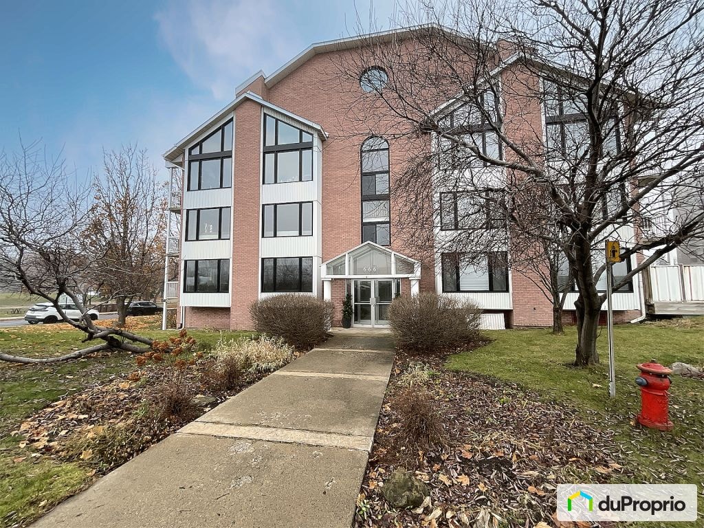 $432,000 - Condominium for sale in Longueuil (Vieux-Longueuil) — photo 1