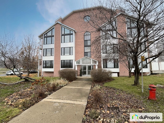 $432,000 - Condominium for sale in Longueuil (Vieux-Longueuil) — photo 1