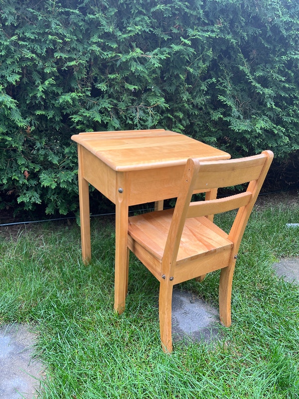 School desk and chair solid wood pupitre chaise bois massif Desks Gatineau Kijiji