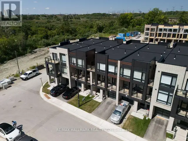 12 Dandara Gate Vaughan (Steeles West Industrial), Ontario, photo 2 of 4