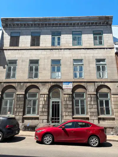 Beau grand 4 1/2, rue Ste-Anne Vieux-Québec Juillet