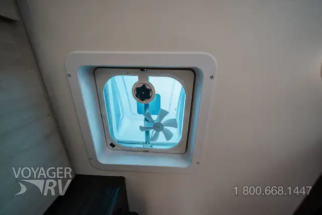 2027 Winnebago Sunflyer 22RS in Travel Trailers & Campers in Kelowna - Image 34