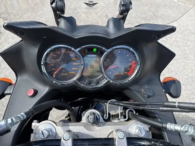 2011 Suzuki V-Strom 1000 ~ V-STROM 1000 ~ LOW KMS ~ CLEAN BIKE ~ in Street, Cruisers & Choppers in City of Toronto - Image 23