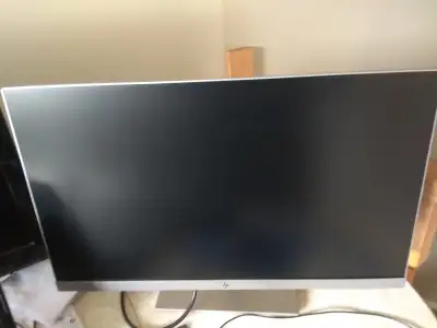 OFFERING EXCELLENT CONDITION 24 INCH HP MONITOR MODEL E243 SPECIFICATIONS: Aspect ratio: 16:9 Native...