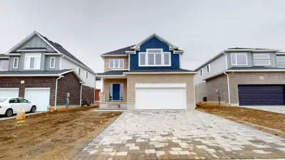 LOVELY FOUR BEDROOM HOME IN ILDERTON Recent build with coblestone driveway and extensive back yard L...