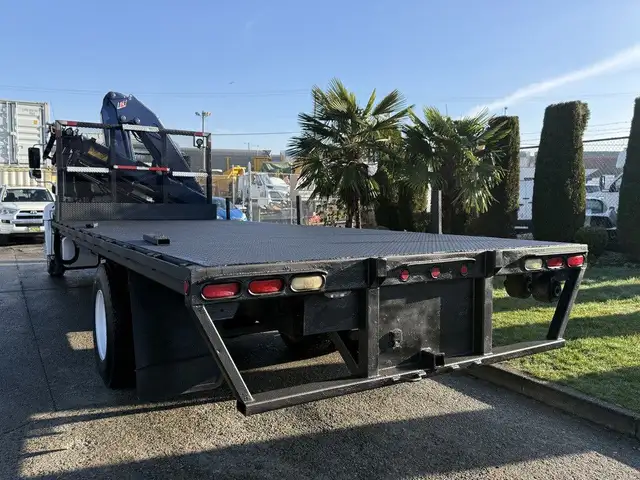 2015 Hino 358 22 Foot Dump Flatdeck with Amco Veba Crane and Air in Heavy Trucks in Regina - Image 16