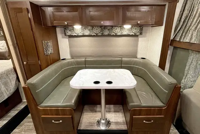 2019 Forest River Sunseeker 2420MS – Pre-Owned Class C Motorhome in RVs & Motorhomes in Red Deer - Image 23