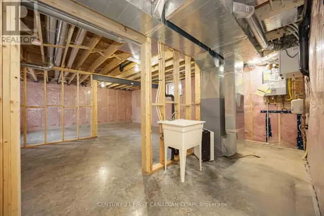 9 POSTMA CRESCENT North Middlesex (Ailsa Craig), Ontario in Houses for Sale in Grand Bend - Image 27