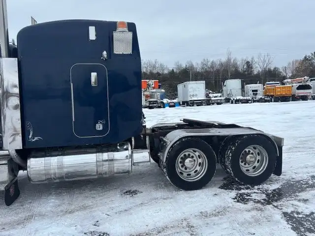 2003 PETERBILT 379 in Heavy Trucks in Ottawa - Image 7