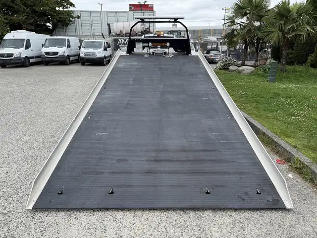 2022 Ford F600 XLT 4x4 20 Foot Roll Off Flatdeck Tow Truck in Heavy Trucks in Regina - Image 15
