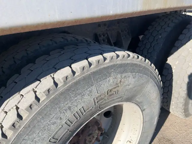 2016 Kenworth T800 in Heavy Trucks in Calgary - Image 9