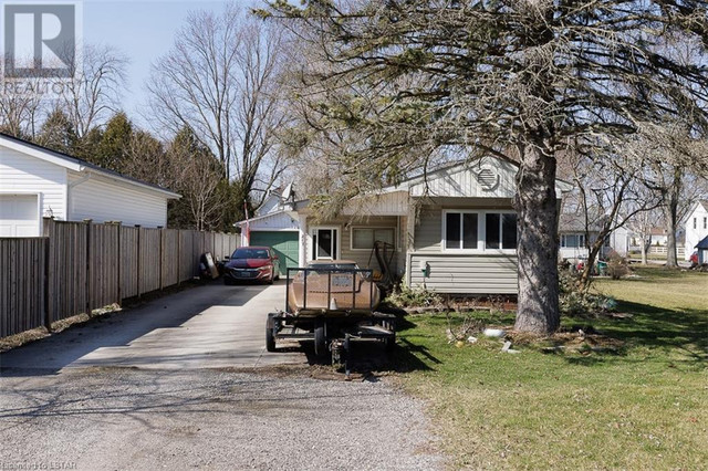 217 MAPLE Street West Lorne, Ontario in Houses for Sale in Chatham-Kent - Image 2