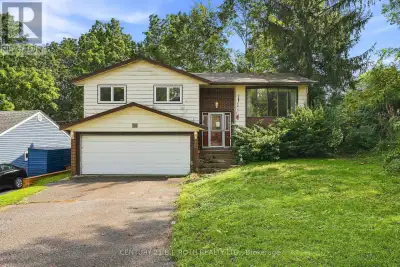 Welcome to 195 North Street E, a fantastic opportunity nestled in Orillia's coveted North End! This...