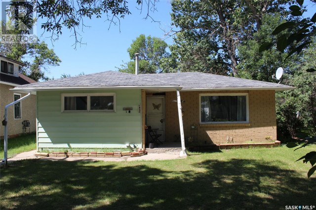 421 3rd STREET E Shaunavon, Saskatchewan in Houses for Sale in Swift Current