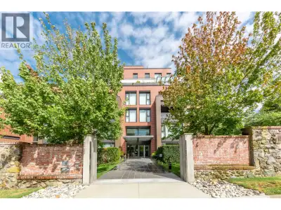 Rarely available, spacious 1-bedroom at Beverley House, Shannon Wall Centre - prestigious Kerrisdale...