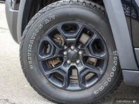 Come see this 2021 Jeep Cherokee Trailhawk Elite before someone takes it home! This Cherokee Trailha... (image 8)