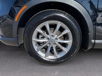 CLEAN CARFAX. CONFIDENCE MEETS CONVENIENCE Elevate your daily drive with this stylish and versatile... (image 8)