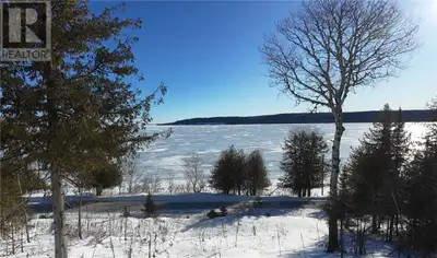LIGHTHOUSE ROAD BUILDING SITE - Outstanding North Channel Lake Views! Minutes from shopping and amen...