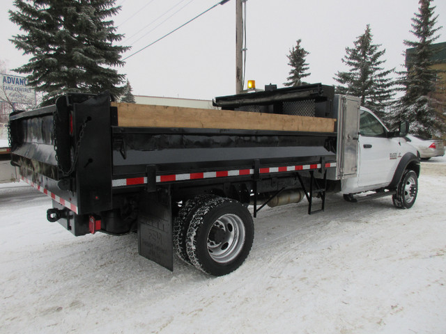 2016 DODGE RAM 5500 6.7 L DIESEL 4X4 LANDSCAPE BOX  DUMP TRUCK in Heavy Trucks in Calgary - Image 3