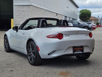 2016 Mazda MX-5 Miata the car that defines Zoom-Zoom . With just 112,000 km, this Ceramic Metallic r... (image 6)