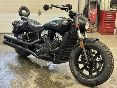 INDIAN SCOUT BOBBER ABS 2018 13,572KM Banc Corbin 3 pieces Financement et reprise d’échange possible...
