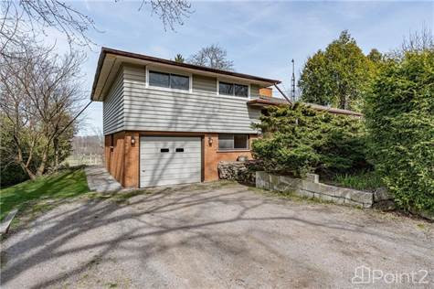 1352 CENTRE Road in Houses for Sale in Hamilton