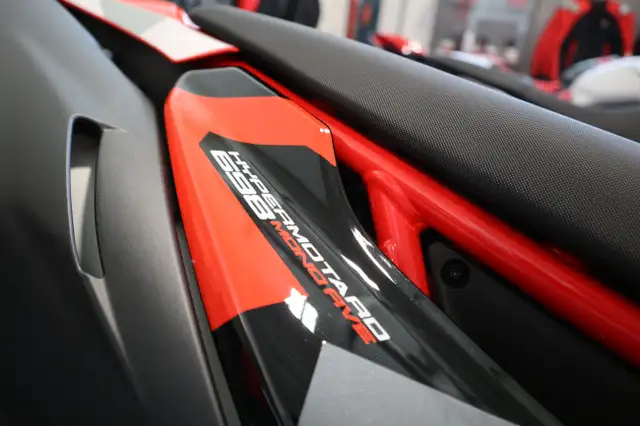 2025 Ducati Hypermotard 698 Mono RVE Black Red in Street, Cruisers & Choppers in Edmonton - Image 6