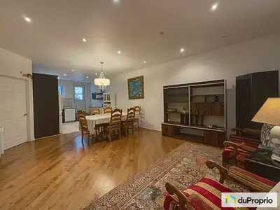 Spacieux condo indivis de 1 839 pieds carrés avec 2 chambres au RDC et un grand sous-sol incluant un...