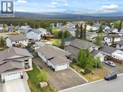 Welcome to 17 Iron Horse Drive, a spacious 5-bedroom, 3-bathroom home offering 2,800 sq ft of comfor...