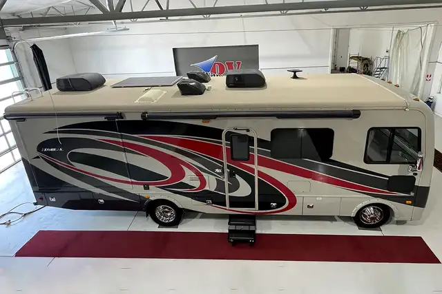 2018 Holiday Rambler Admiral 30U – Pre-Owned Class A Motorhome.  in RVs & Motorhomes in Red Deer - Image 8