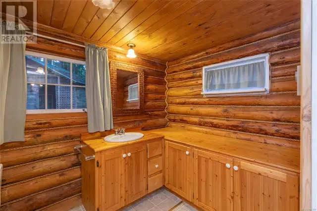 5100 Northwest Rd Denman Island, British Columbia in Houses for Sale in Comox / Courtenay / Cumberland - Image 18