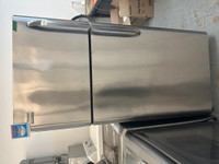 1197-Réfrigérateur frigidaire Stainless top freezer refrigerator