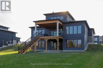 SUMMER RENTAL IN LORA BAY - YOUR PERFECT SEASONAL ESCAPE! Welcome to your ultimate summer retreat in...