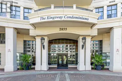 Welcome to this beautifully renovated 1,000 sqft condo, completely transformed in 2021 to offer mode...
