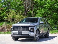 6.2L Gas V8 Engine for powerful performance | 4x4 Drive for all-weather confidence | Panoramic Sunro... (image 6)