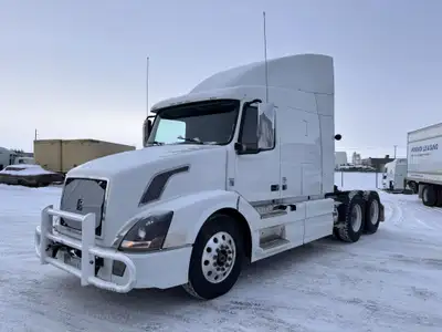 RENTAL RETURN VNL630 IN GREAT SHAPE - LOW KM. 61in. BUNK. READY TO WORK. 455HP D13 ENGINE, VOLVO I-S...